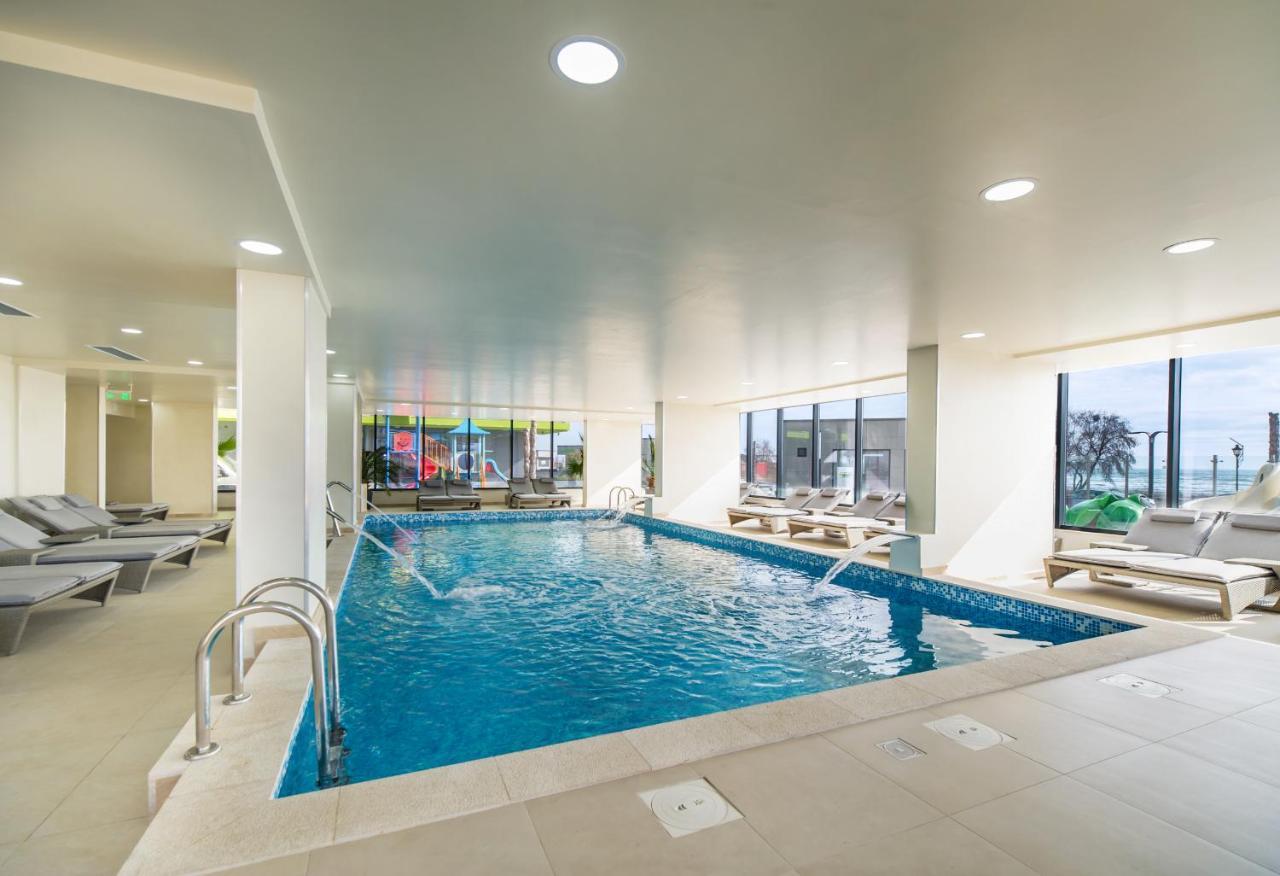 Moonlight Studio - Spa N Pools Beach Resort Mamaia Εξωτερικό φωτογραφία